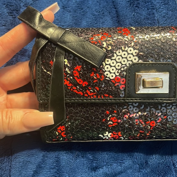 Rose Sequin Iron Fist Wallet - Picture 3 of 7